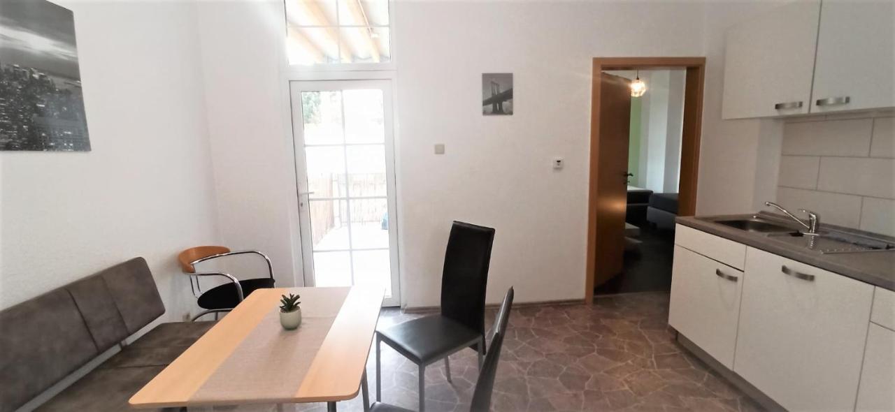 Apartment Fuer Bis Zu 7 Personen Mit Balkon ハルバーシュタット エクステリア 写真